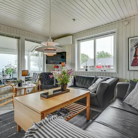 Anastacia - 75m From The Sea By Interhome