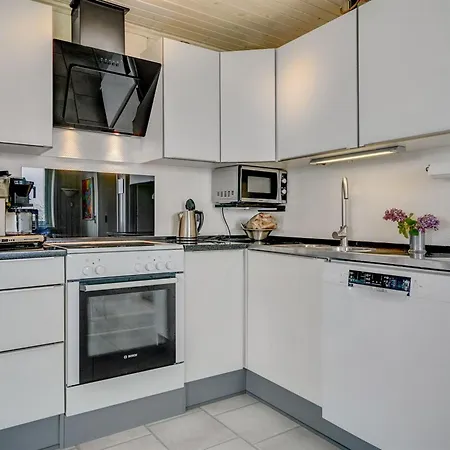 Anastacia - 75m From The Sea By Interhome